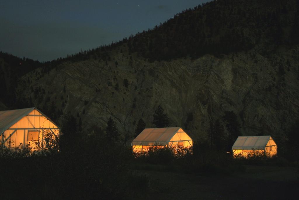 Kumsheen Rafting Resort Lytton Exteriör bild